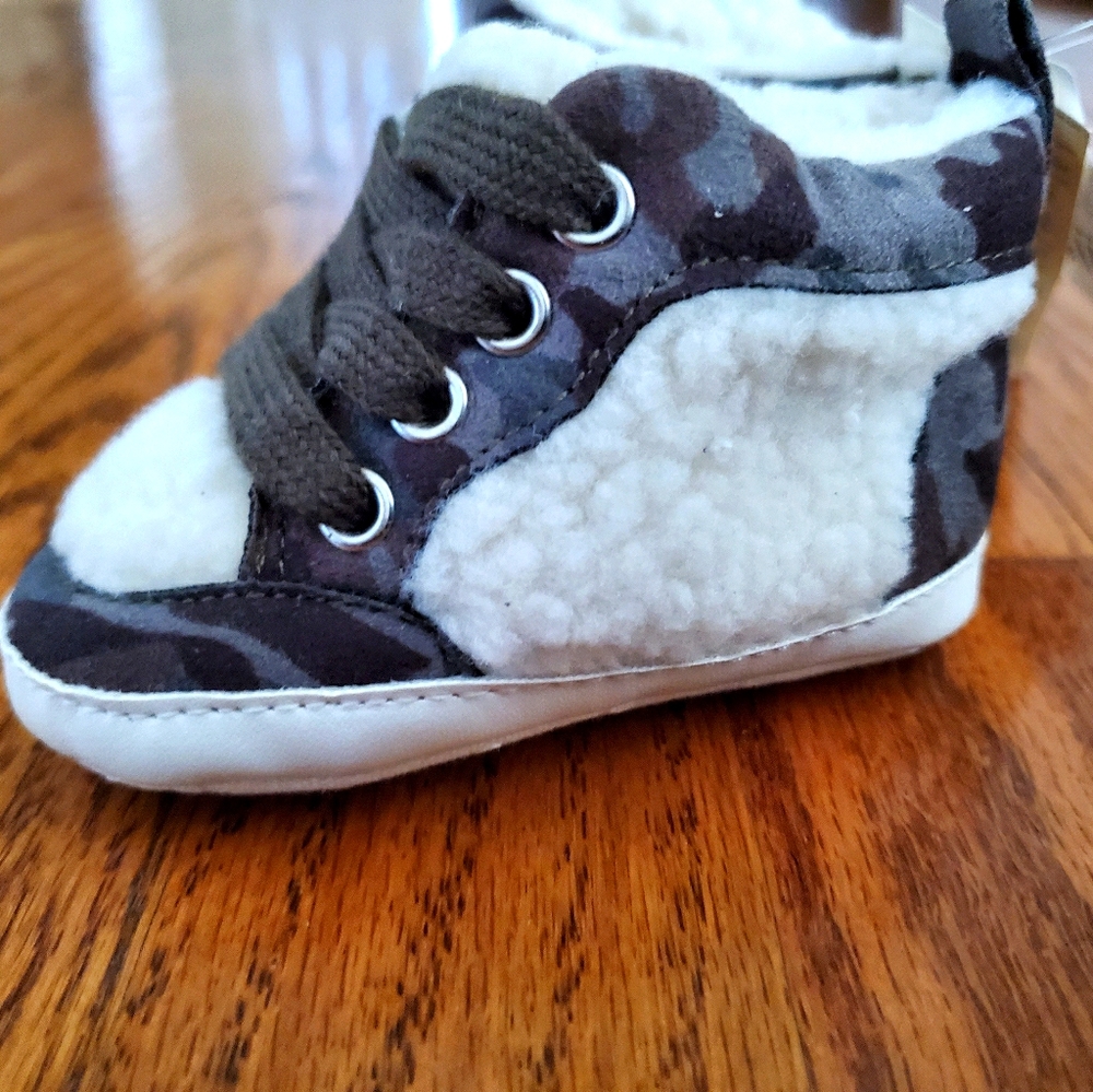 GAP Baby Sneaker